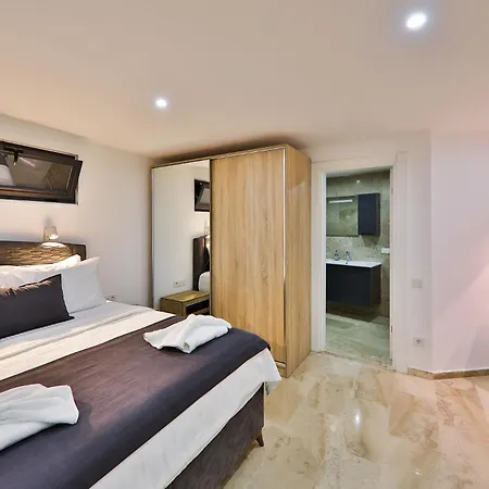 Ultra Lux Villa *