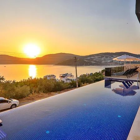 Ultra Lux Villa *